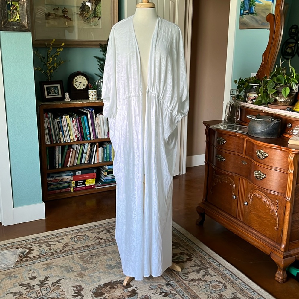 Size Small vintage lace robe